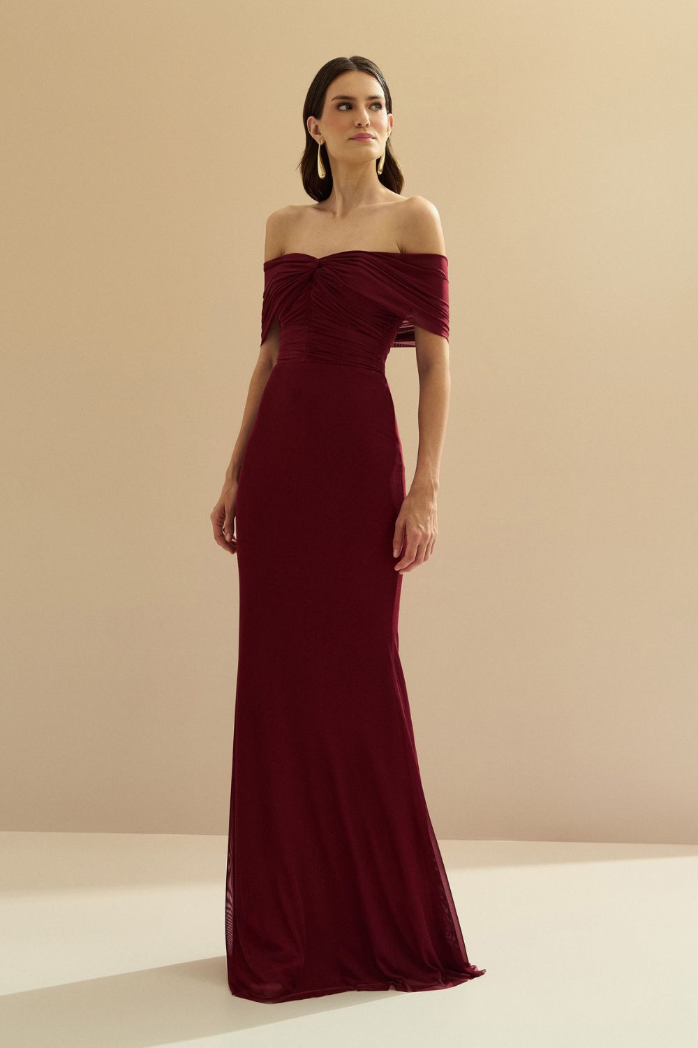 Vestido Longo Ombro a Ombro e Franzidos na Cintura - Estrela Marsala Escuro