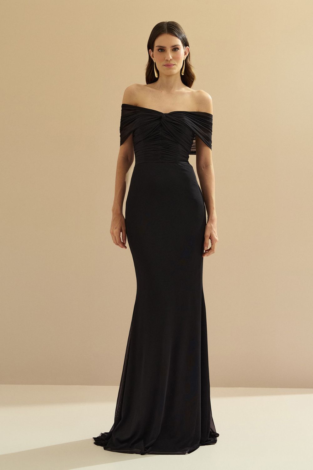 Vestido Longo Ombro a Ombro e Franzidos na Cintura - Estrela Preto