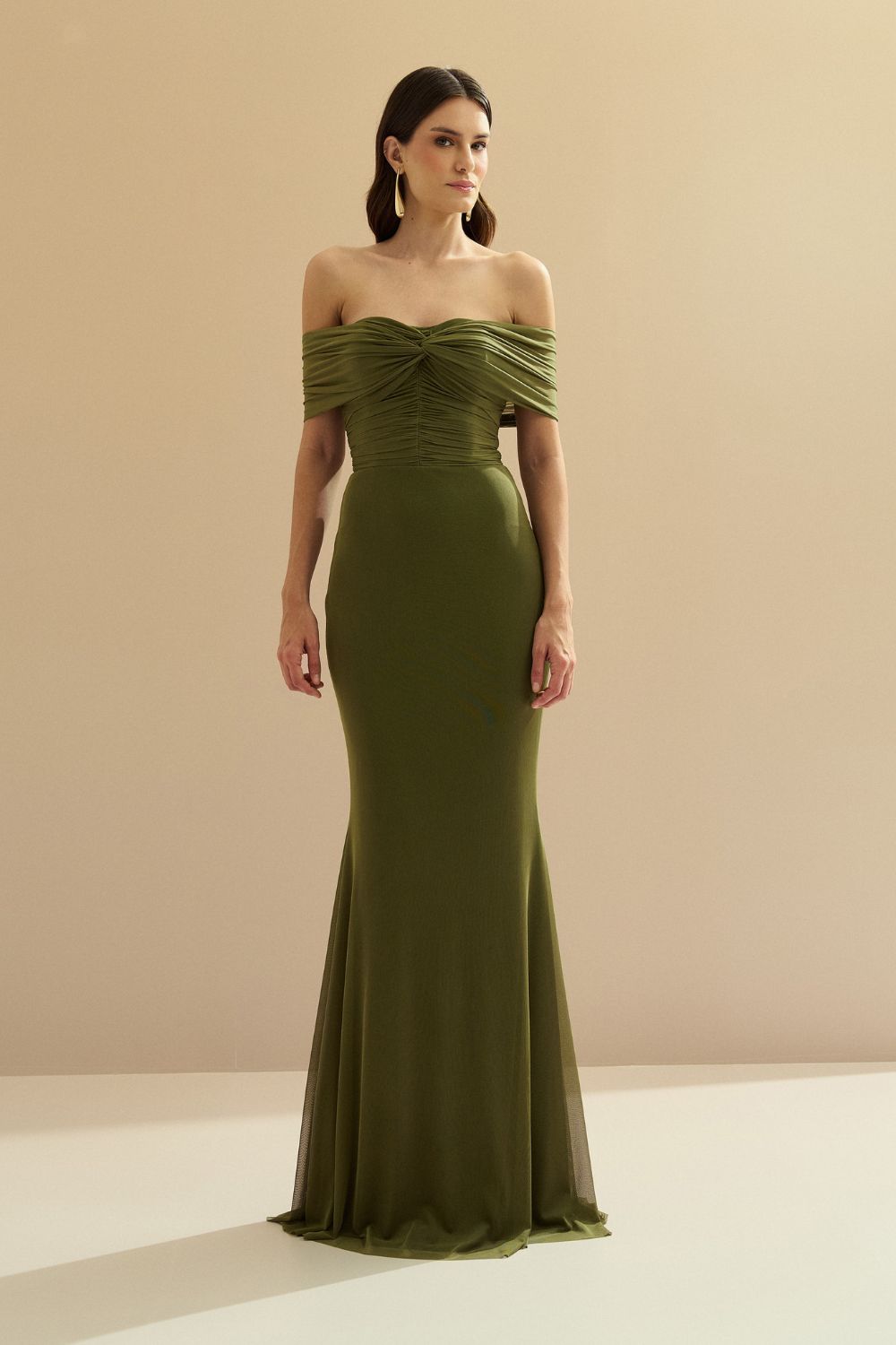 Vestido Longo Ombro a Ombro e Franzidos na Cintura - Estrela Verde Oliva