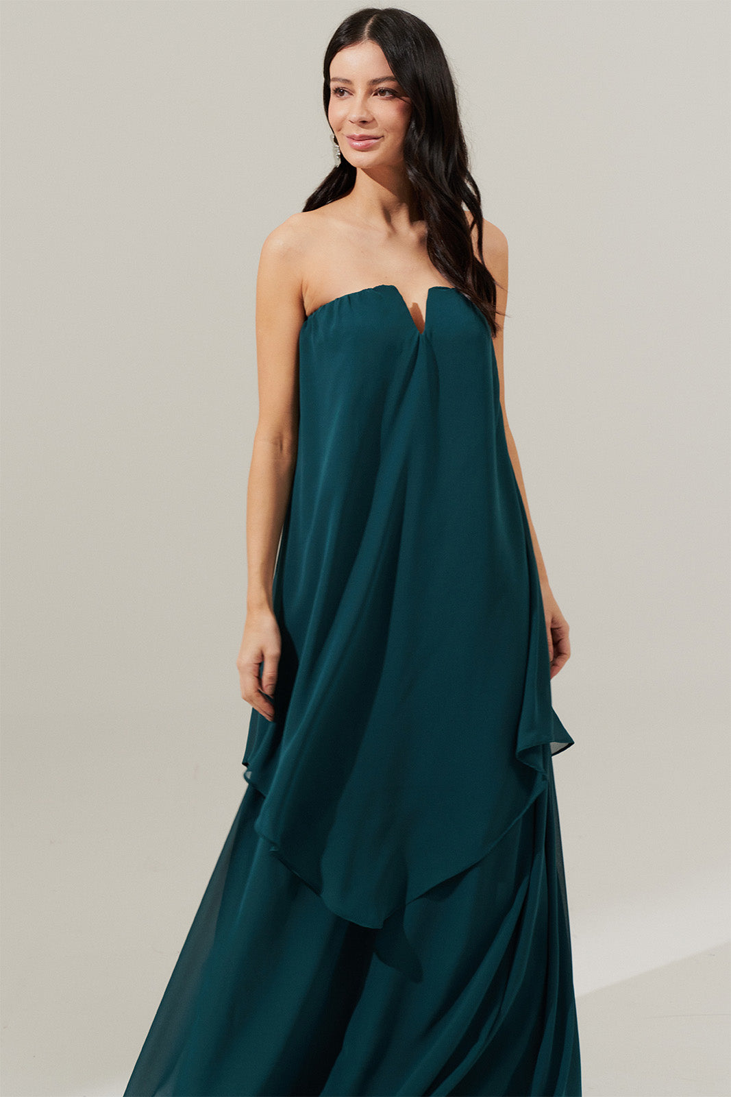 Vestido Longo Sem Alça com Detalhe no Decote e Camadas Assimétricas - Trancoso Petróleo