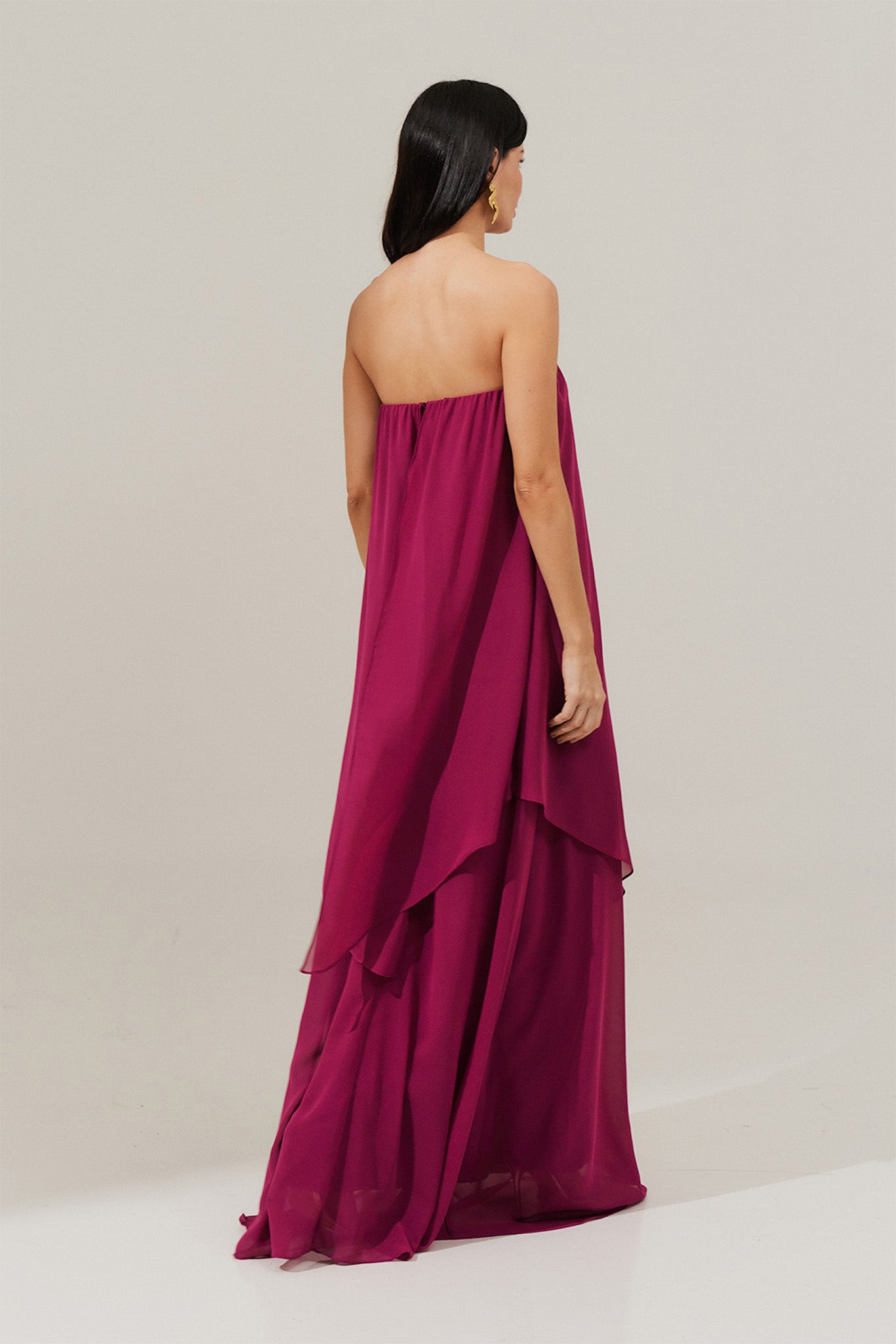 Vestido Longo Sem Alça com Detalhe no Decote e Camadas Assimétricas - Trancoso Fúcsia Framboesa