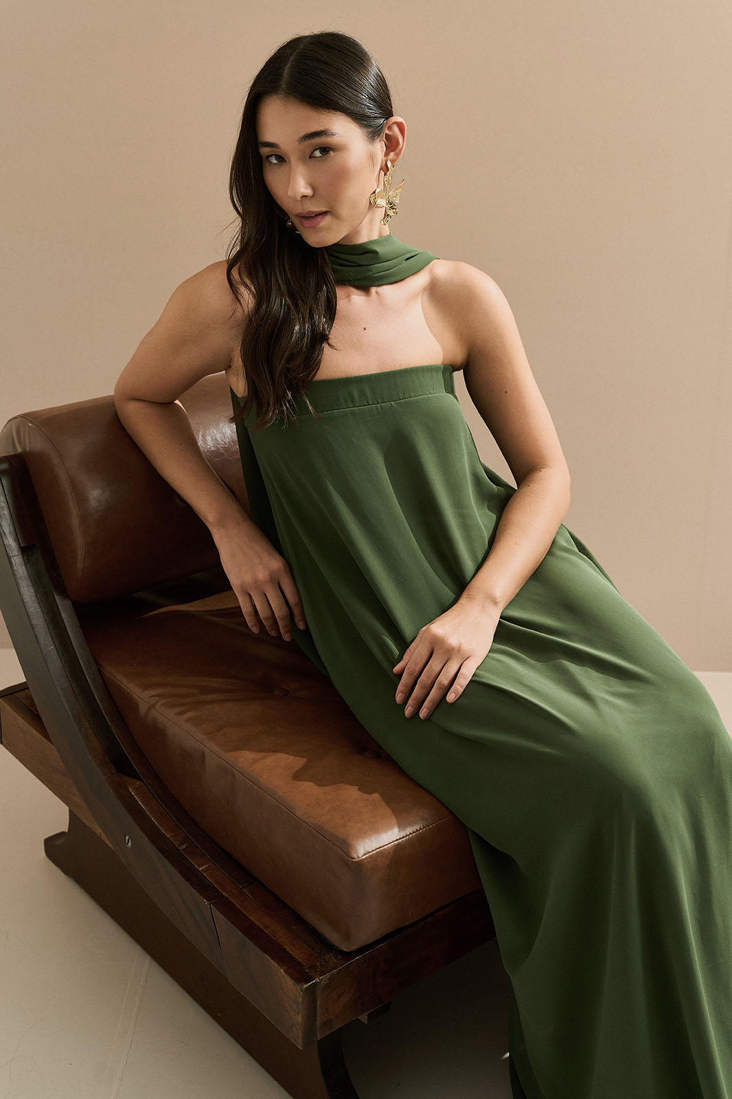 Vestido Longo Sem Alça com Echarpe - Mumbai Oliva