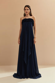 Vestido Longo sem Alça em Chiffon com Babados no Decote e Calda Frontal - Armênia Azul Marinho
