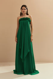 Vestido Longo sem Alça em Chiffon com Babados no Decote e Calda Frontal - Armênia Verde Bandeira