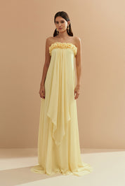 Vestido Longo sem Alça em Chiffon com Babados no Decote e Calda Frontal - Armênia Amarelo