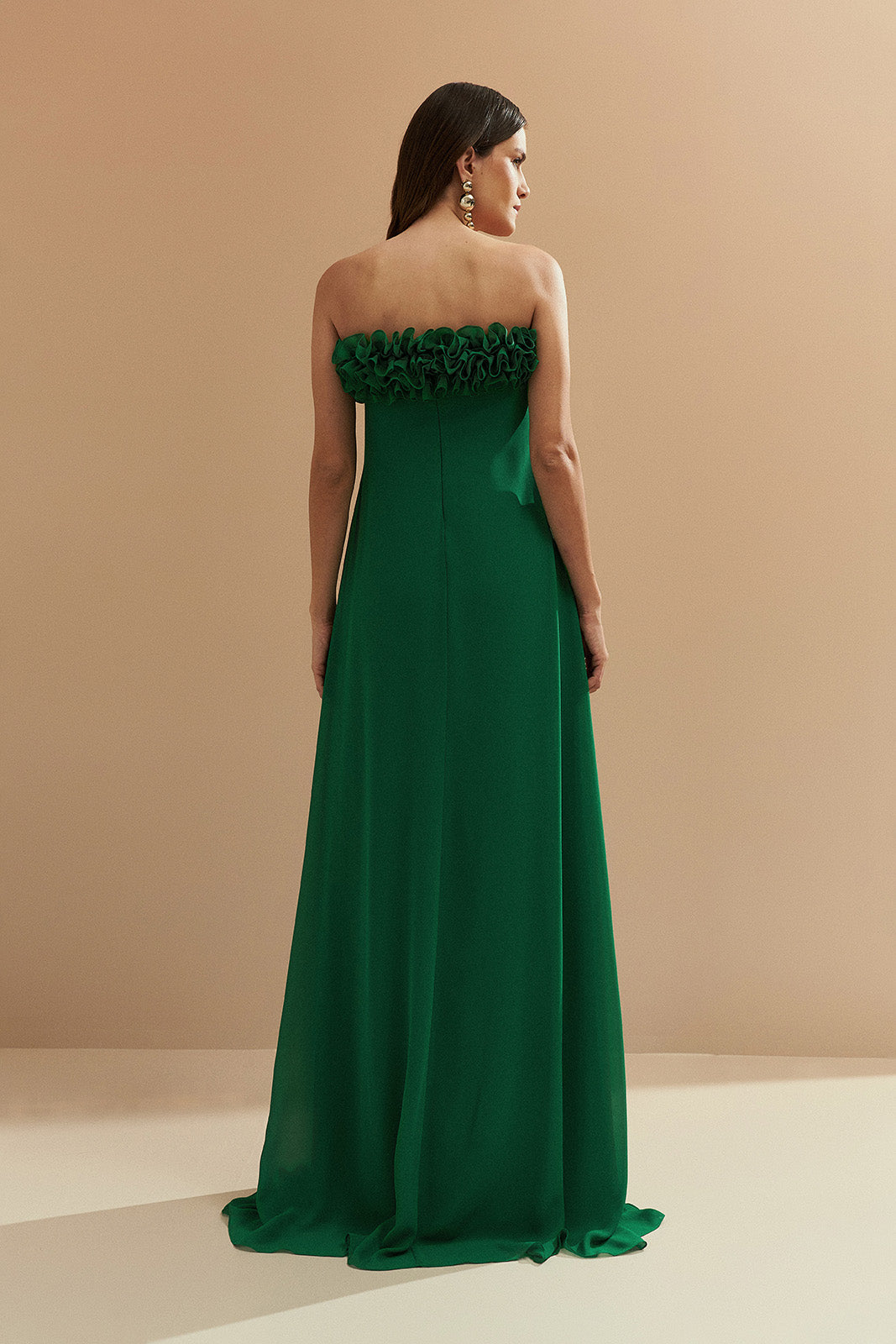 Vestido Longo sem Alça em Chiffon com Babados no Decote e Calda Frontal - Armênia Verde Bandeira