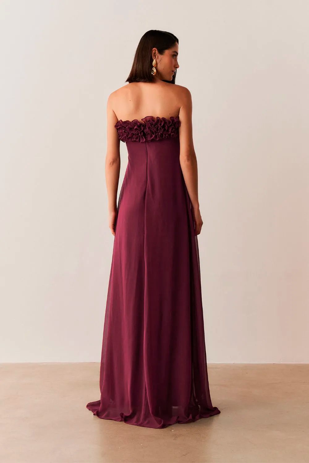 Vestido Longo sem Alça em Chiffon com Babados no Decote e Calda Frontal - Armênia Marsala