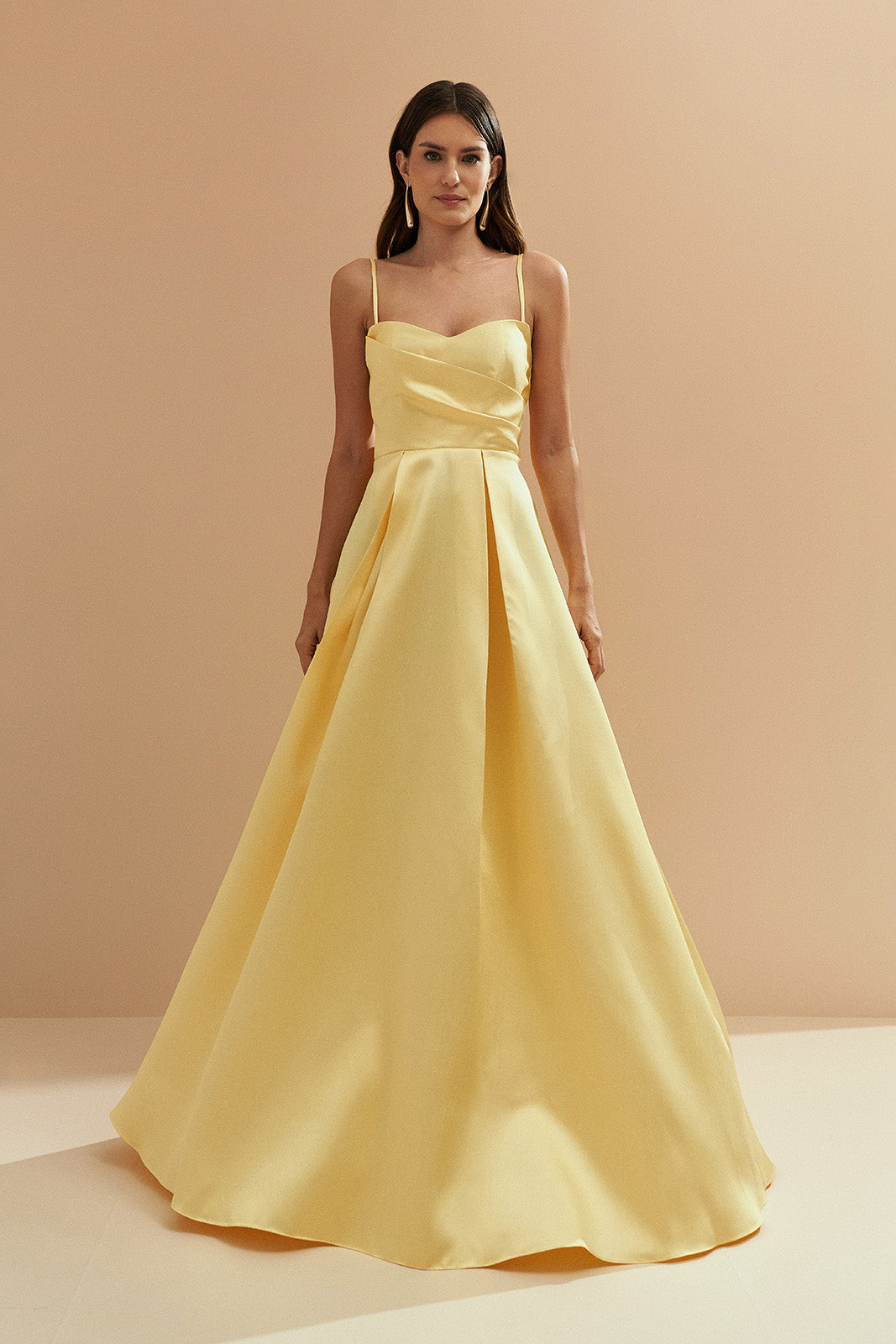 Vestido Longo com Decote Semi Coração, Alça Removível e Pregas na Saia e Busto - Santorini Amarelo