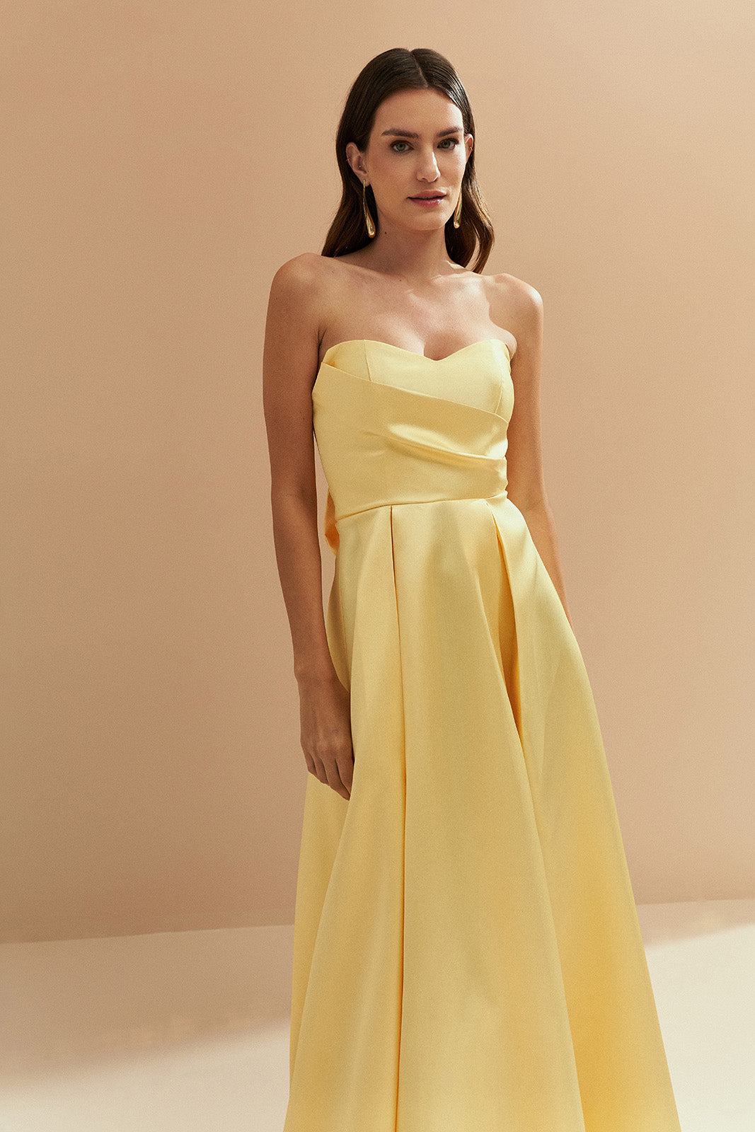 Vestido Longo com Decote Semi Coração, Alça Removível e Pregas na Saia e Busto - Santorini Amarelo
