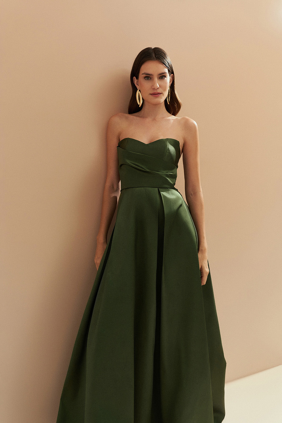 Vestido Longo com Decote Semi Coração, Alça Removível e Pregas na Saia e Busto - Santorini Verde Oliva