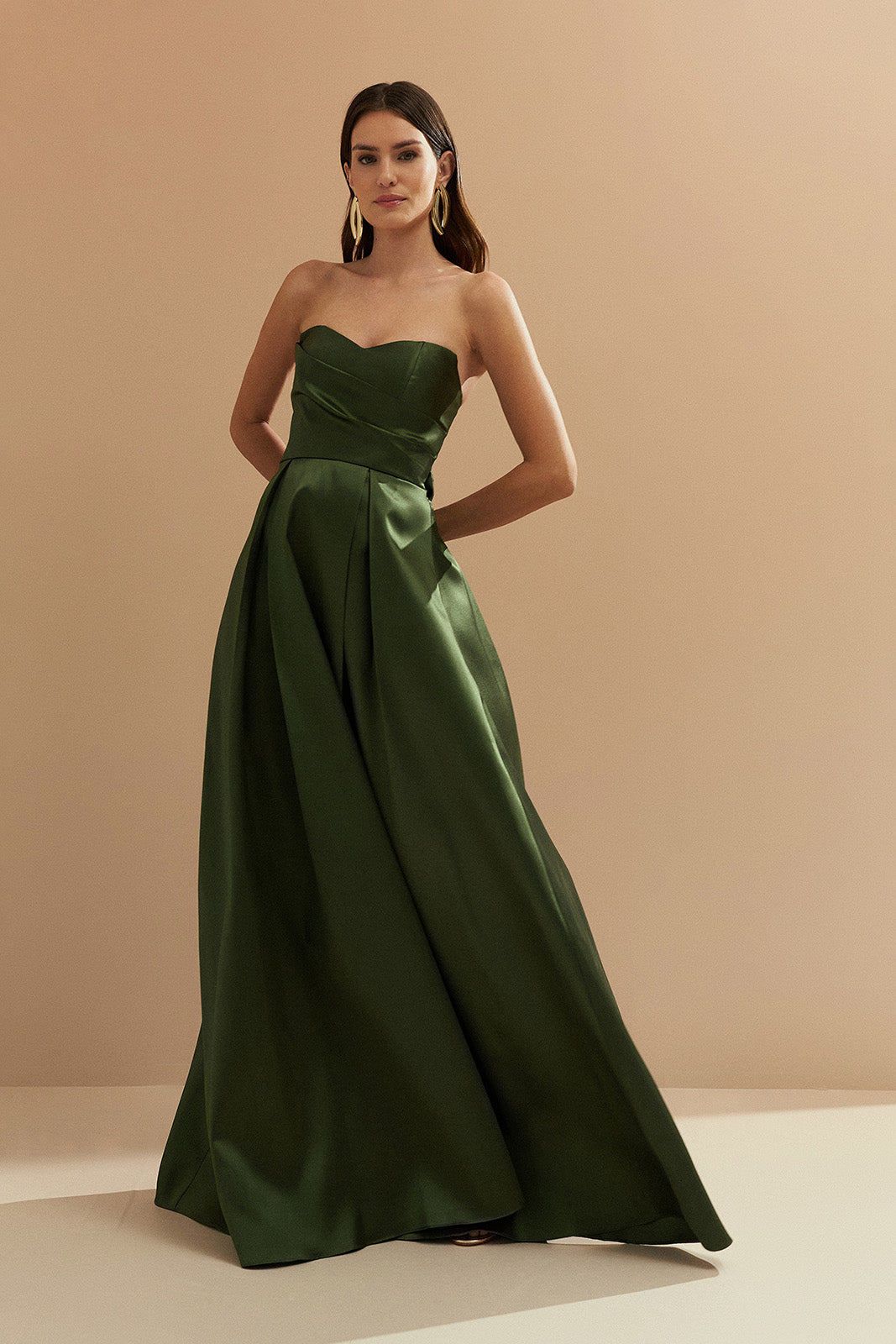 Vestido Longo com Decote Semi Coração, Alça Removível e Pregas na Saia e Busto - Santorini Verde Oliva