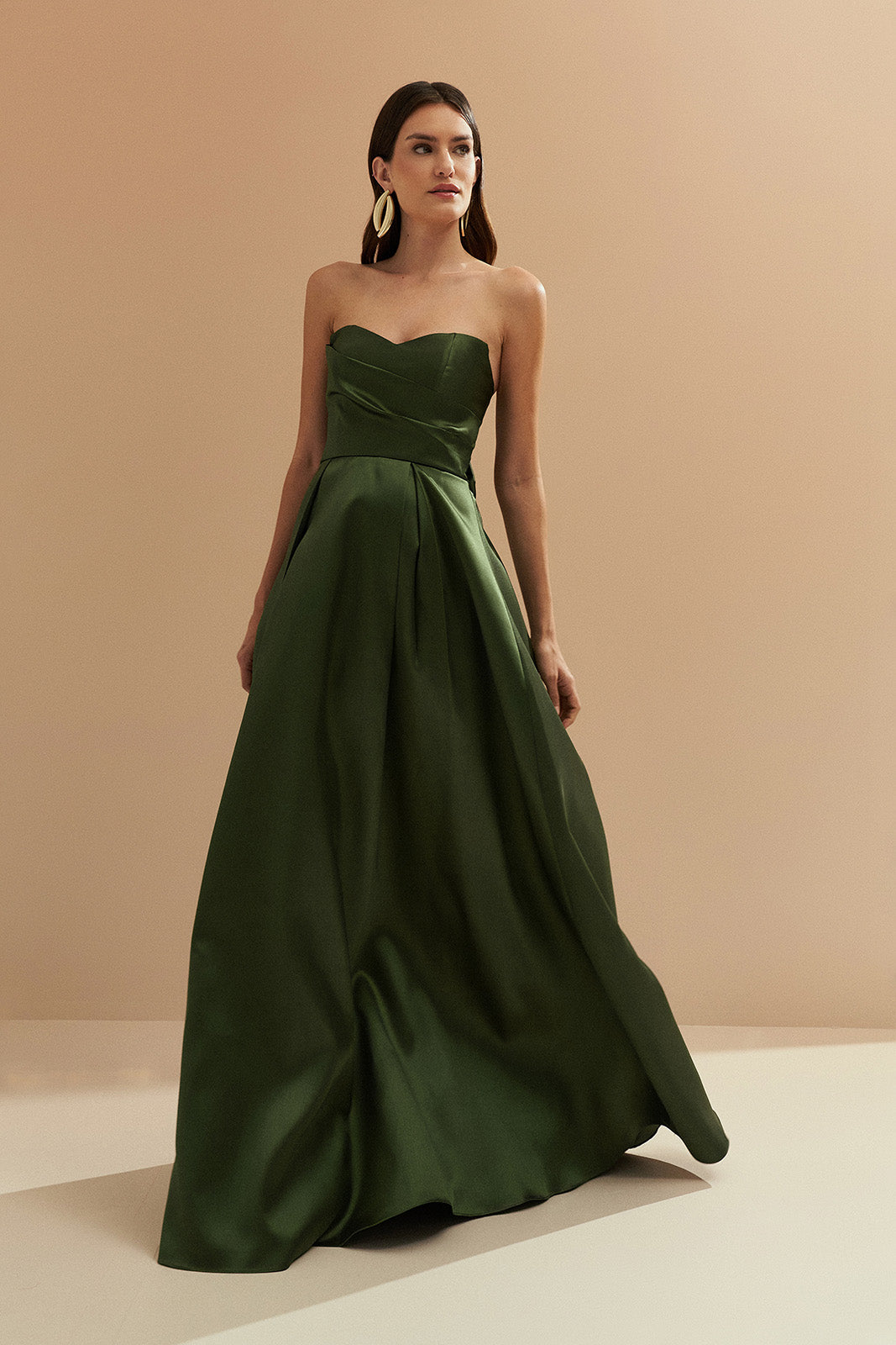 Vestido Longo com Decote Semi Coração, Alça Removível e Pregas na Saia e Busto - Santorini Verde Oliva