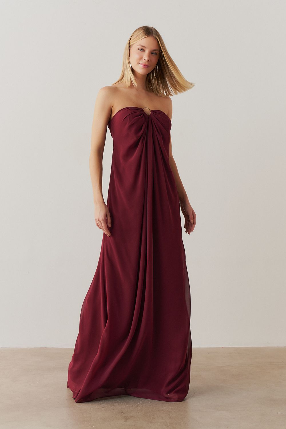 Vestido Longo sem Alça com Argola e Franzidos no Decote - Munique Marsala