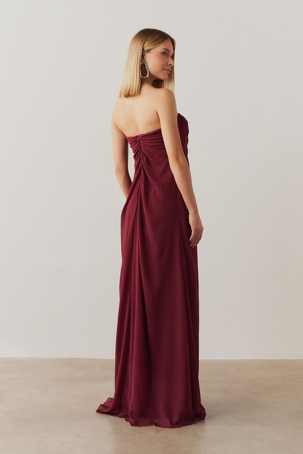 Vestido Longo sem Alça com Argola e Franzidos no Decote - Munique Marsala