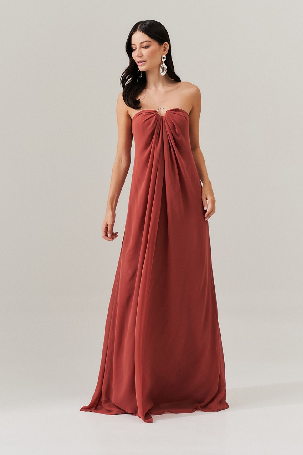 Vestido Longo sem Alça com Argola e Franzidos no Decote - Munique Terracota