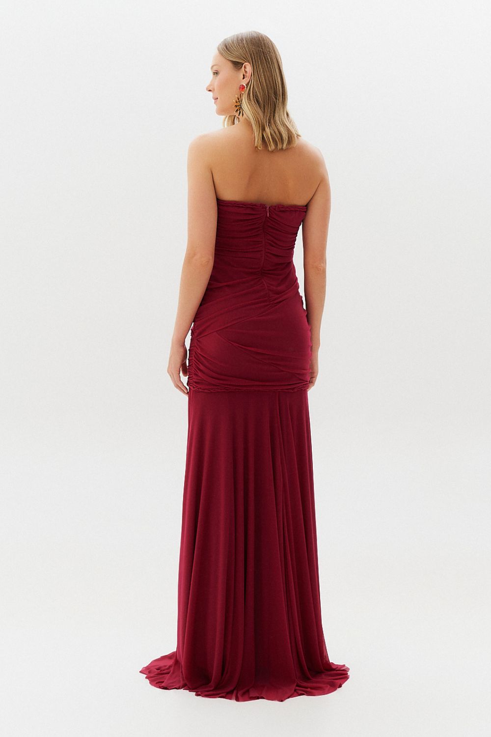 Vestido Longo, Sem Alça, Detalhes em Trança e Saia Franzida