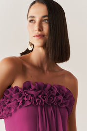 Vestido Longo sem Alça em Chiffon com Babados no Decote e Calda Frontal - Armênia Fúcsia