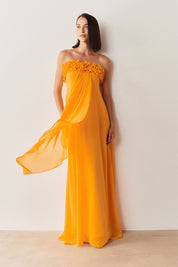 Vestido Longo sem Alça em Chiffon com Babados no Decote e Calda Frontal - Armênia Amarelo Manga