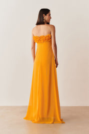 Vestido Longo sem Alça em Chiffon com Babados no Decote e Calda Frontal - Armênia Amarelo Manga
