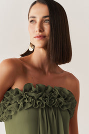 Vestido Longo sem Alça em Chiffon com Babados no Decote e Calda Frontal - Armênia Oliva