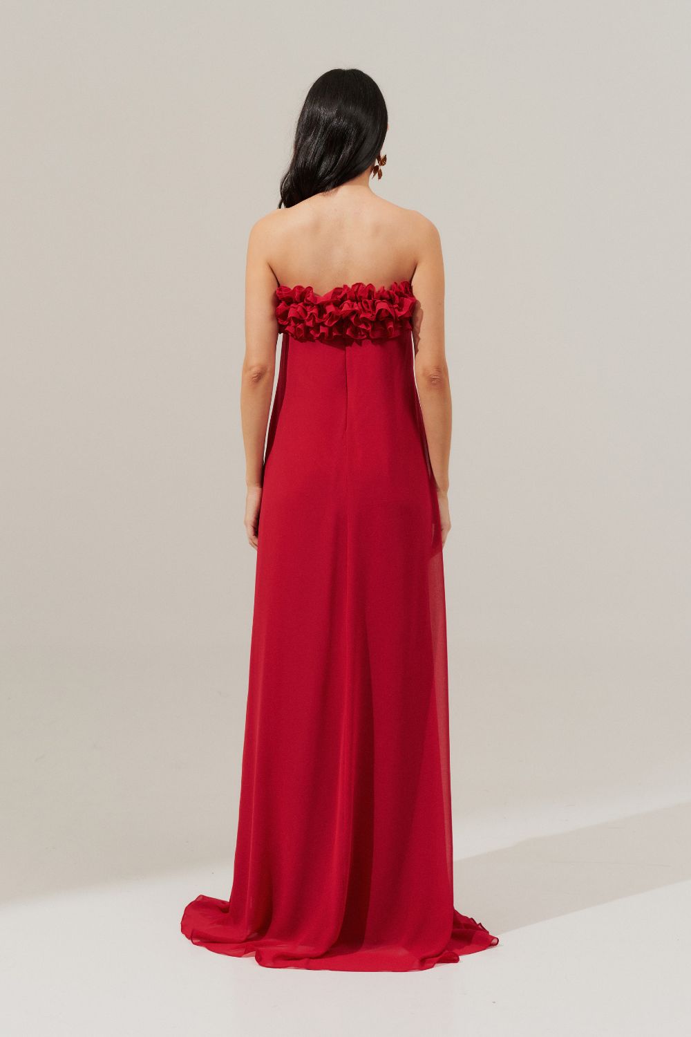 Vestido Longo sem Alça em Chiffon com Babados no Decote e Calda Frontal - Armênia Vermelho