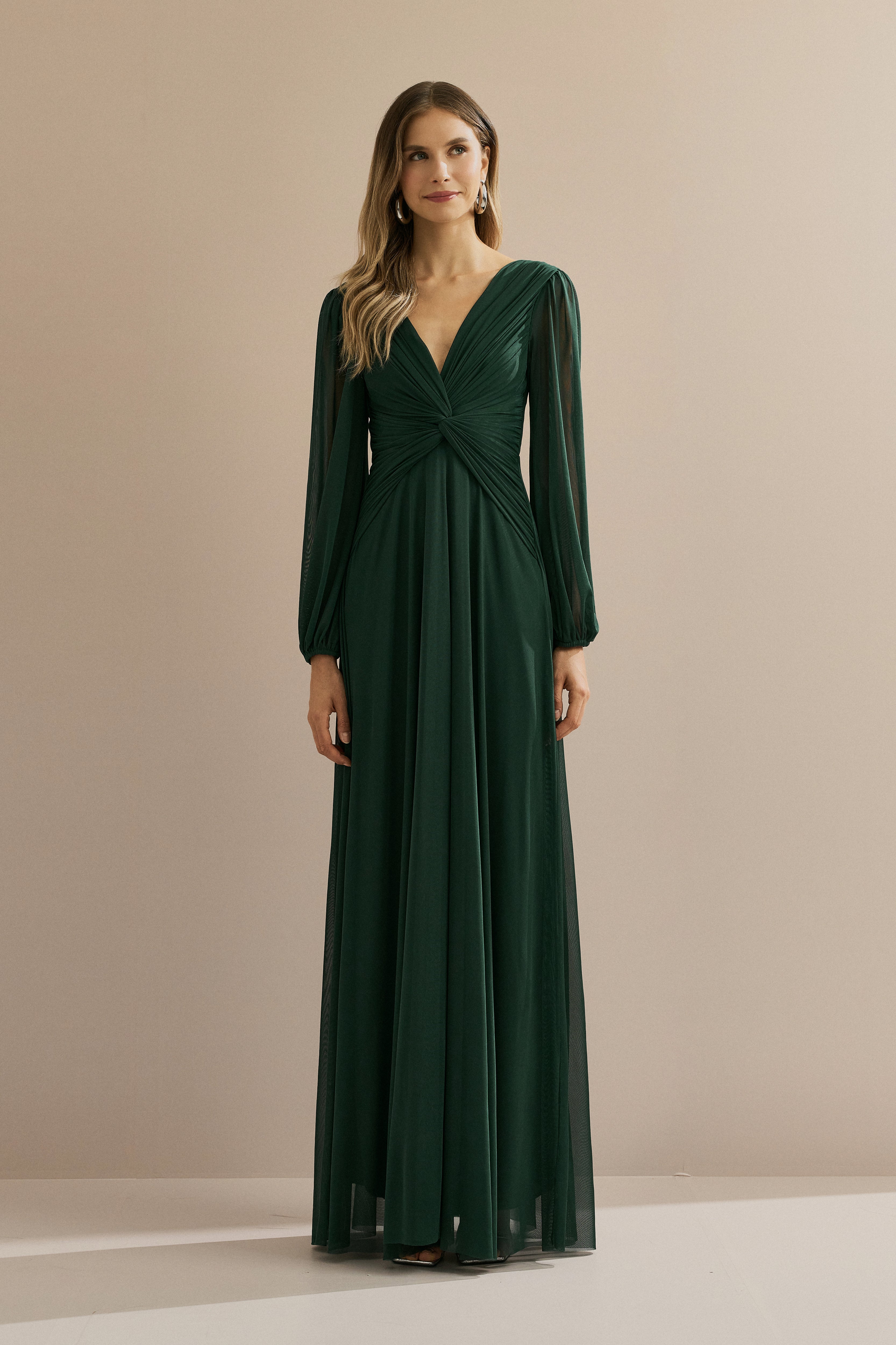 Vestido Longo em Tule com Decote V, Nó e Drapeado Frontal, Mangas Longas - Macau Verde Bandeira