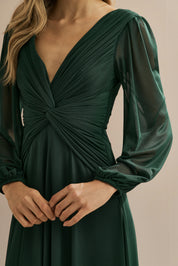 Vestido Longo em Tule com Decote V, Nó e Drapeado Frontal, Mangas Longas - Macau Verde Bandeira