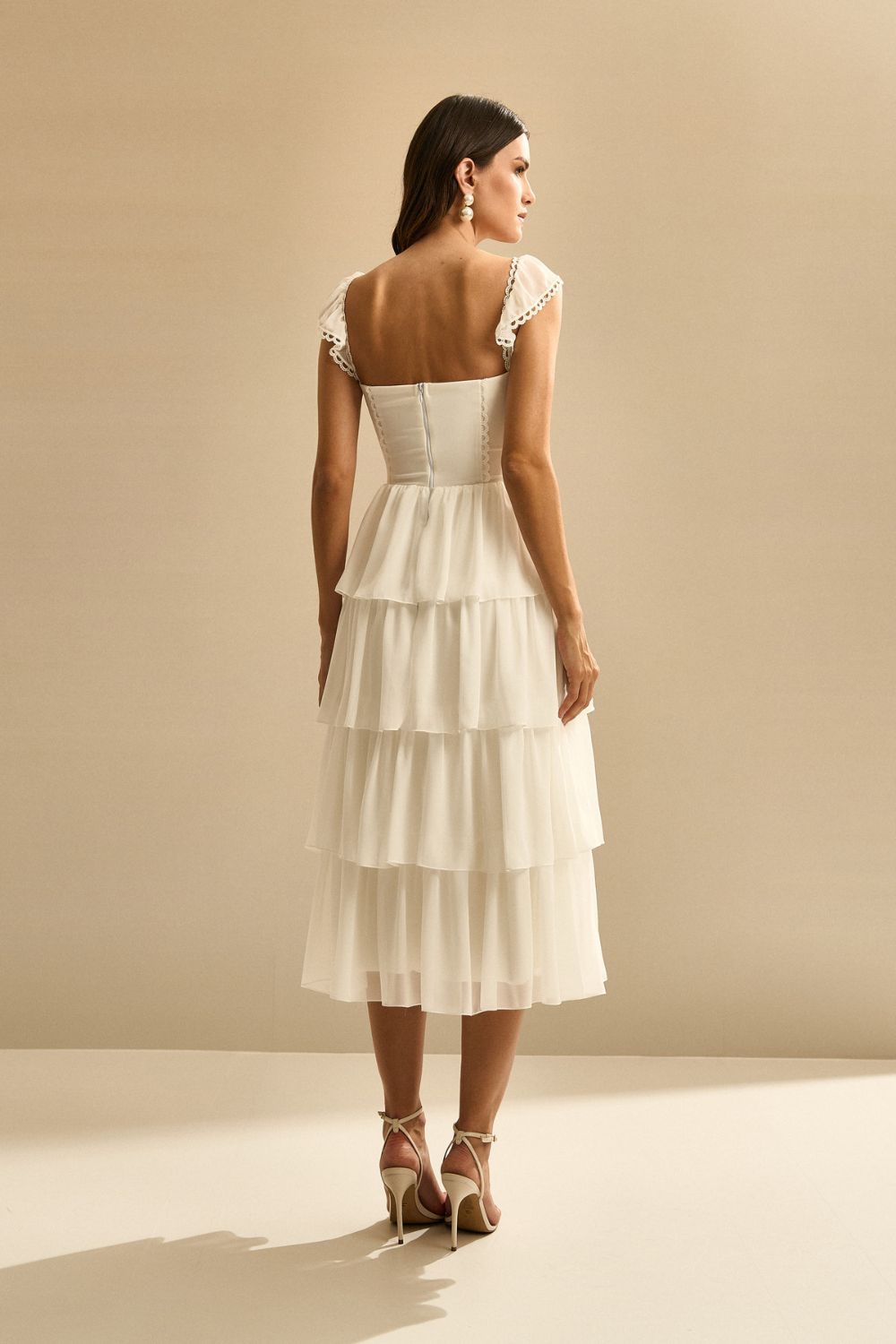 Vestido Midi com Detalhe em Renda Guipir e Saia de Babados - Pluma Off White